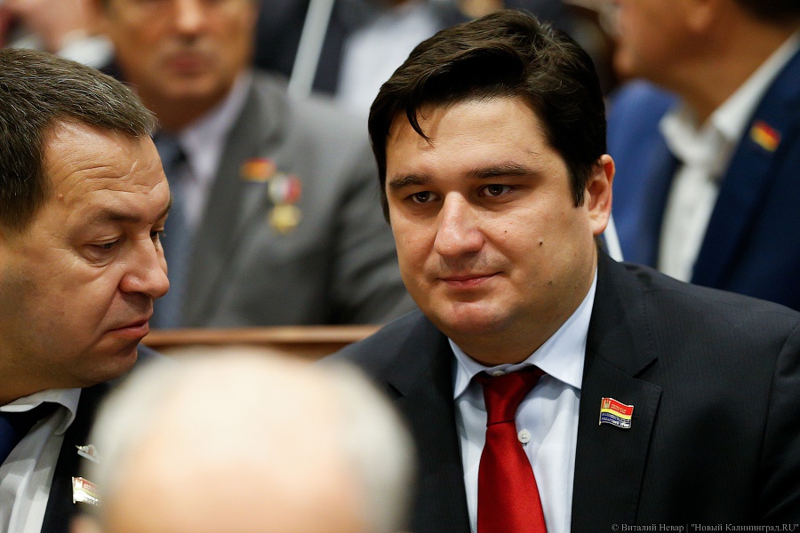 Сенатор Коротков показал депутатам калининградской облдумы фильм про себя 