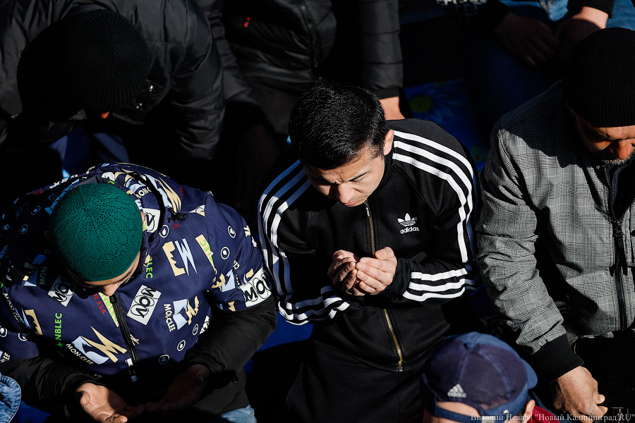 Сотни мусульман совершили под Калининградом молитву в честь Ураза-Байрам (фото)