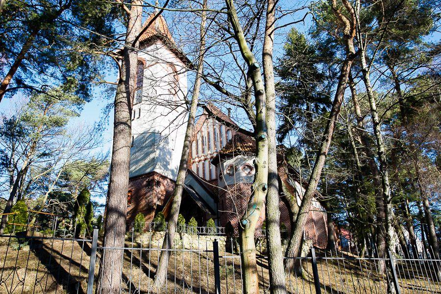 Неизвестные надгробия: храм Серафима Саровского в кирхе Раушена