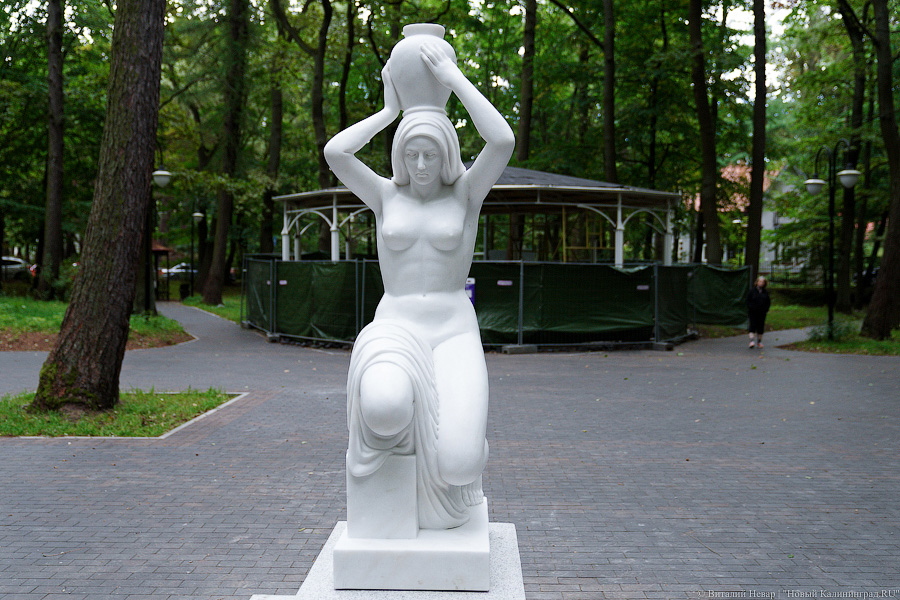 Новую скульптуру «Несущая воду» везут в Светлогорск из Италии через Владивосток