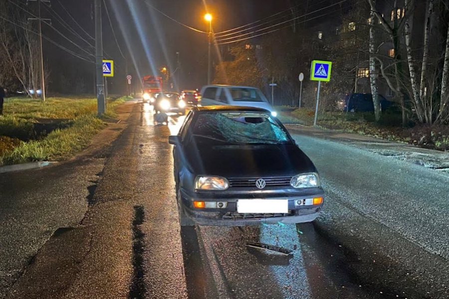 Водитель «Фольксвагена» не заметил пенсионера на переходе и сбил его (фото)