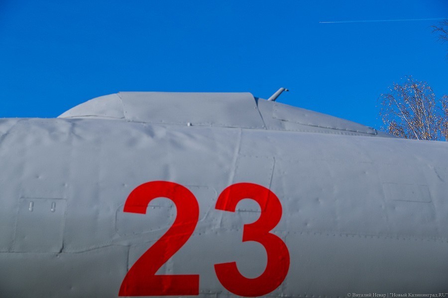 Самолет на ржавом заборе: как в Чкаловске благоустроили Аллею героев авиации