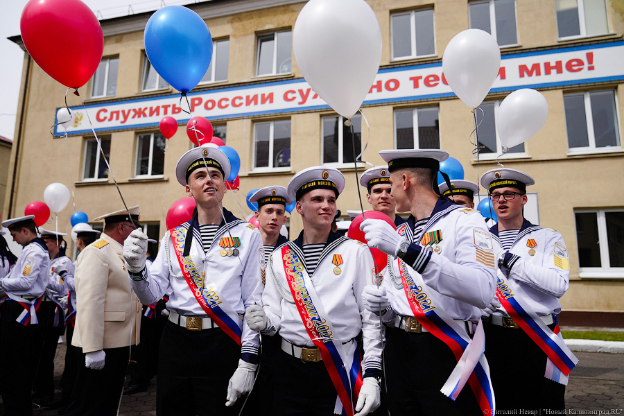 Вальс и дистанция: «Последний звонок» в калининградском кадетском корпусе (фото)