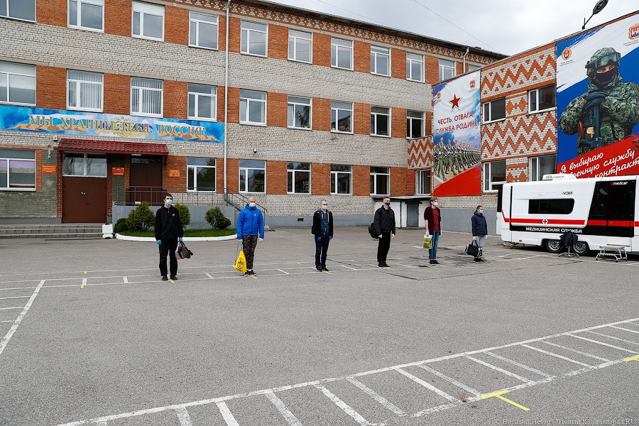 Масочный призыв: Балтфлот отправил первую команду новобранцев в воинские части