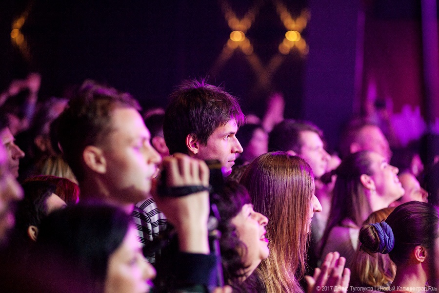 Сказки про тесноту: как «Аквариум» выступил в клубе «Вагонка»