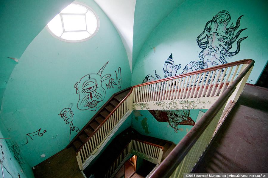 Темнота и фантасмагории: вилла «Яффа» в фотопроекте «Пустые дома»