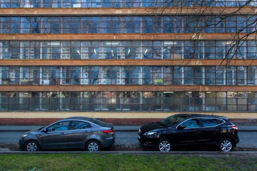 Из-за ремонта фасада библиотеки на 4,5 месяца закрывают движение по Ушинского