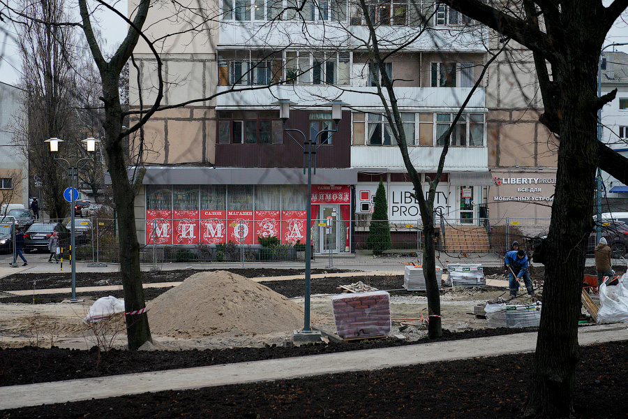 Объять необъятное: что происходит на ул. Рокоссовского, где никак не завершится ремонт (фото)