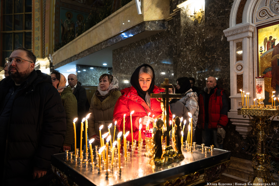 Крестный ход и литургия: как в Калининграде встретили Рождество (фото)