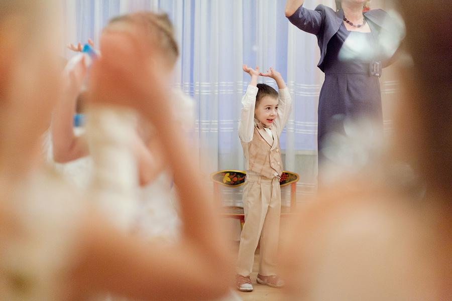 “Обычная сказка”: фоторепортаж с новогоднего утренника в детском саду