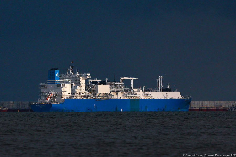 «Газпром» проверил работу регазификационного судна «Маршал Василевский» в регионе