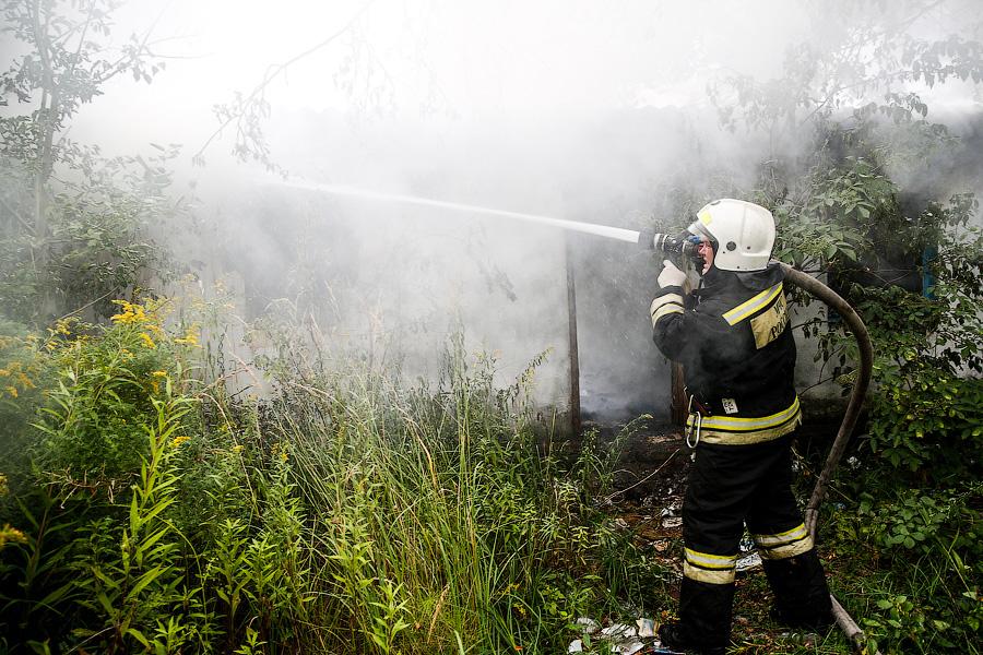 В Калининграде возник сильный пожар на стройплощадке у «Рыбной деревни» (фото)