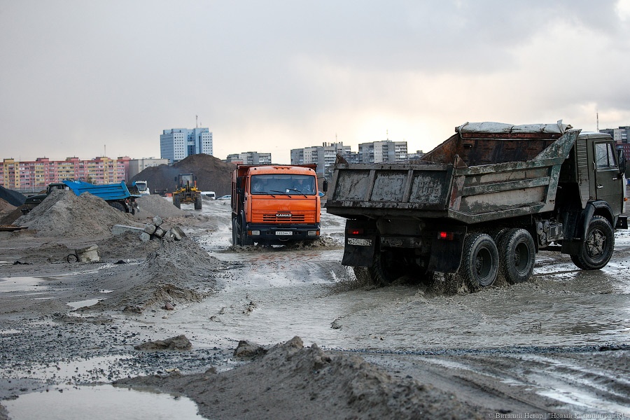 И Остров плывет: что происходит в «сезон дождей» у нового стадиона