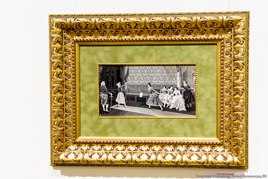 «С французским шармом»: в Калининграде открылась выставка шелковых картин (фото)