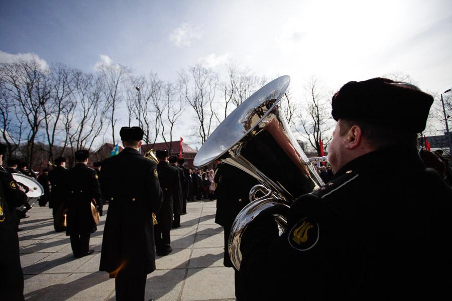 «И снова победа»: возложение венков и цветов на мемориале 1200 воинам-гвардейцам 
