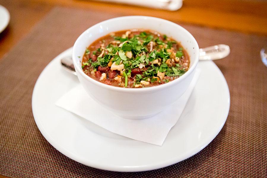 «Острое, холодное, национальное»: грузинский ресторан «Сациви»