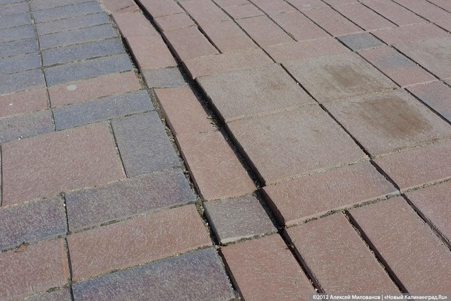 «Могила плитки»: набережная Верхнего озера после зимы