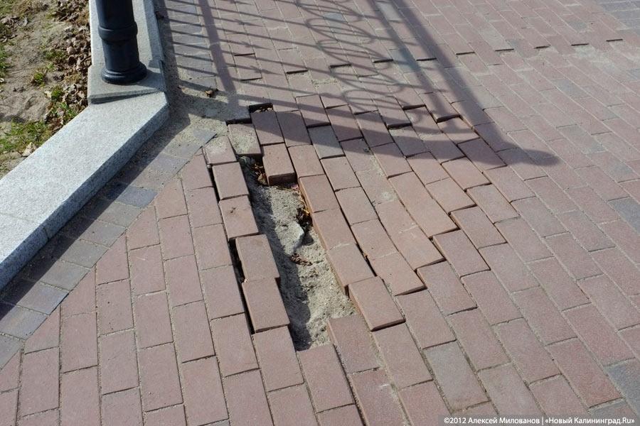 «Могила плитки»: набережная Верхнего озера после зимы