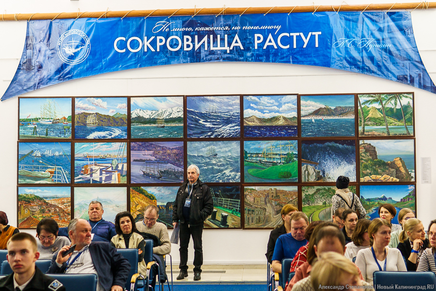 Кругосветка на холсте: как открылась выставка живописи Андрея Красильщикова (фото)
