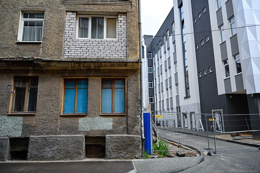 Стекло и треугольники: как выглядит фасад реставрируемой «Кройц-аптеки»