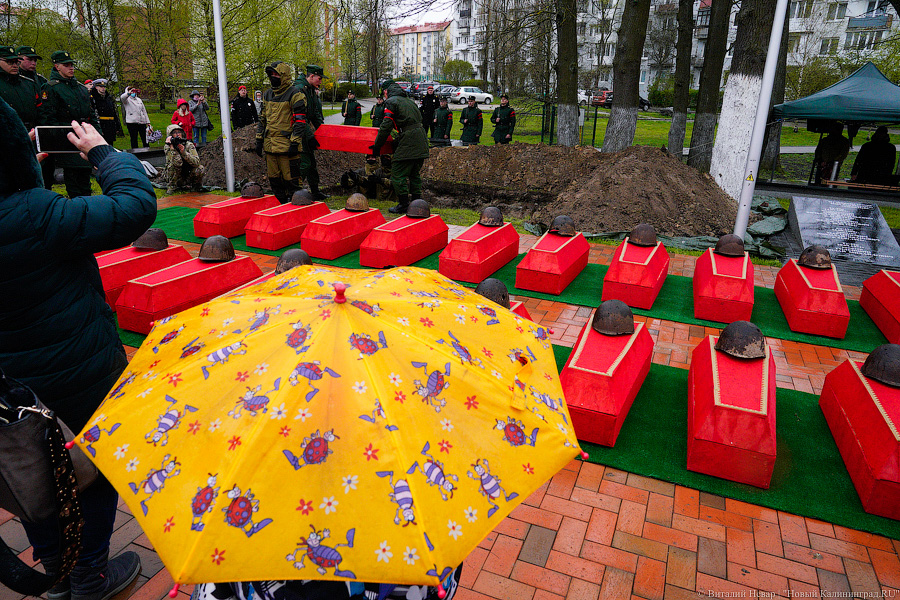 В Чкаловске перезахоронили останки советских воинов: фоторепортаж «Нового Калининграда»