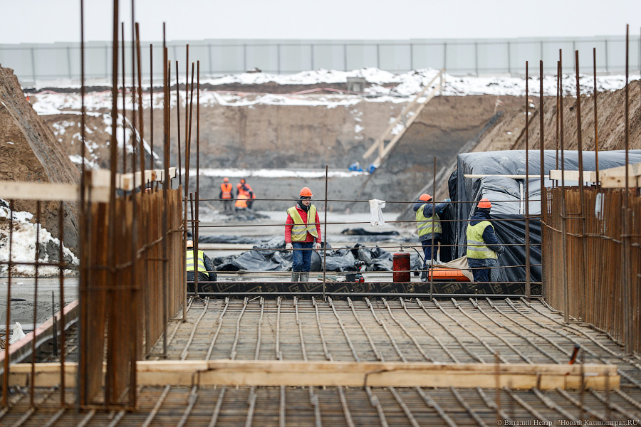 Без гостей из солнечных республик: что происходит на стройке онкоцентра (фото)