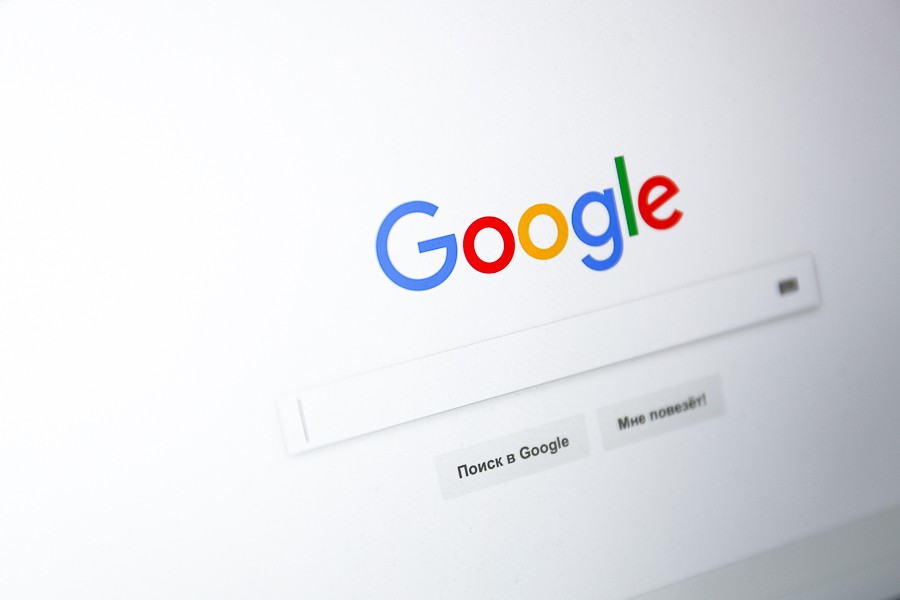 Роскомнадзор обвинил Googlе, Facebook и YouTube во вмешательстве в выборы