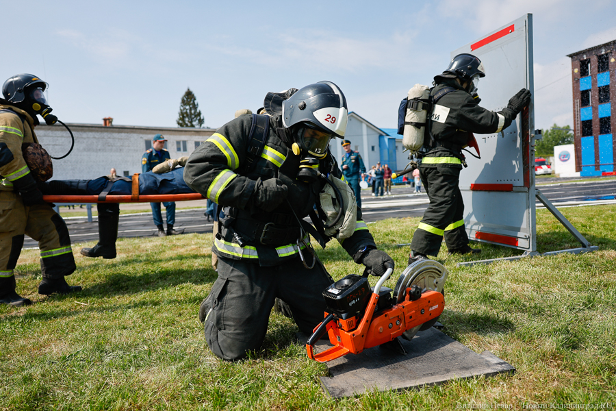 И огонь, и вода: как проходил финал областного конкурса МЧС в Калининграде (фото)