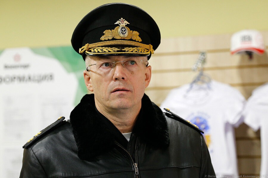 Путин присвоил командующему Балтфлота звание адмирала