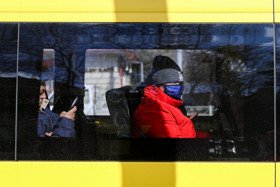 Власти Калининграда: никого из-за отсутствия масок из автобусов не вышвыривают