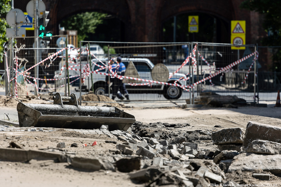 Останется с одним тротуаром: в Калининграде до августа закрыли мост на Суворова (фото)