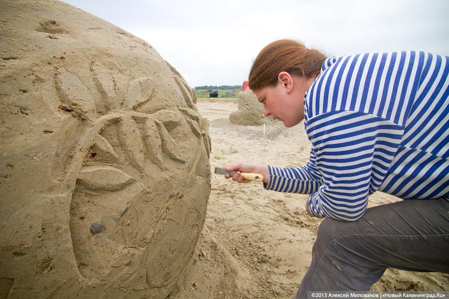 Песочная Гофманиана: под Гурьевском проходит второй фестиваль песчаных скульптур