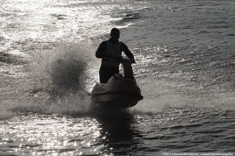 «Конец в воду»: фоторепортаж с закрытия аквабайк-сезона на Преголе