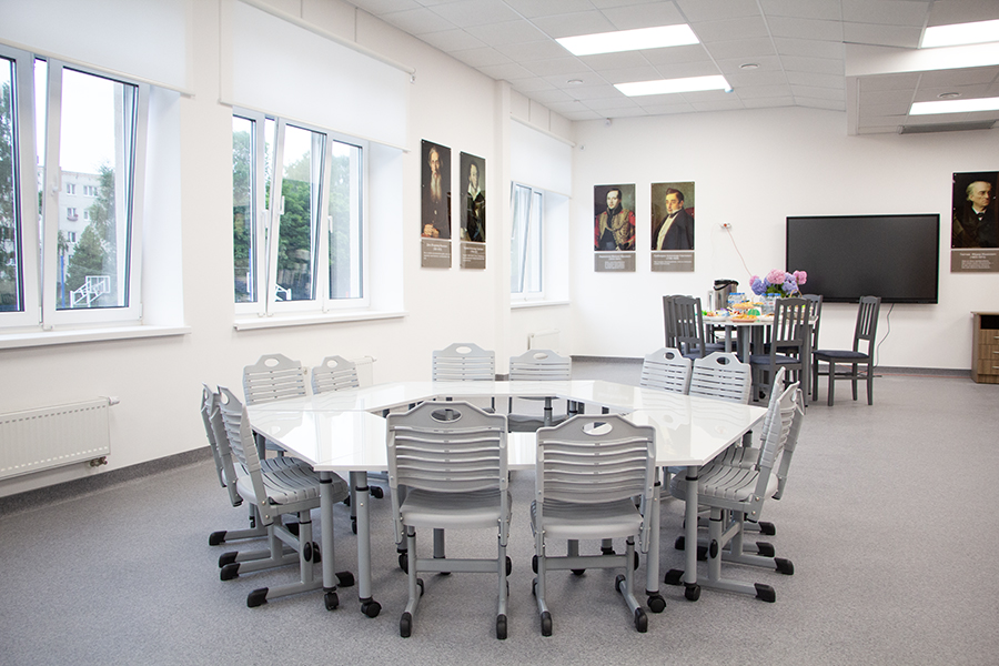 Комфорт для младших классов: в Светлогорске завершается строительство школы (фото)