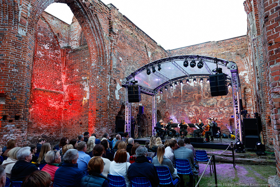 Музыкальное приношение: концерт в руинах кирхи Святого Якоба в фотографиях (фото)