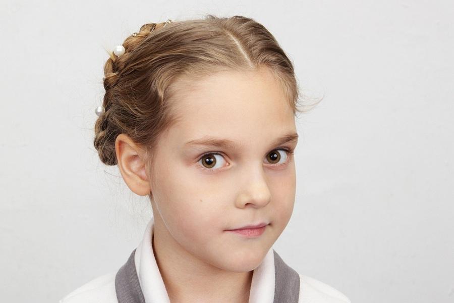 Пара косичек: две простые детские прически для утренника