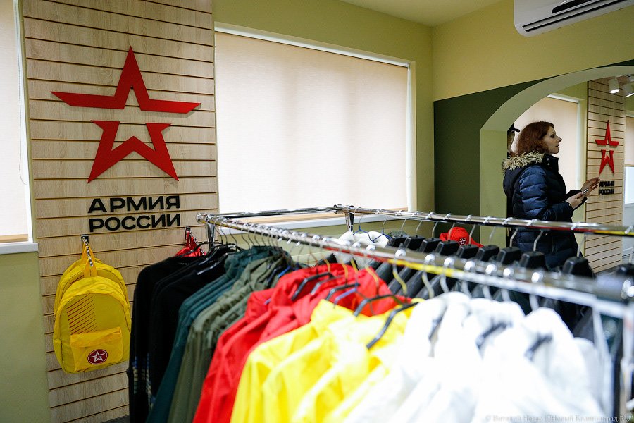 Армейская философия: как в Калининграде продают «вежливых» людей и мишек