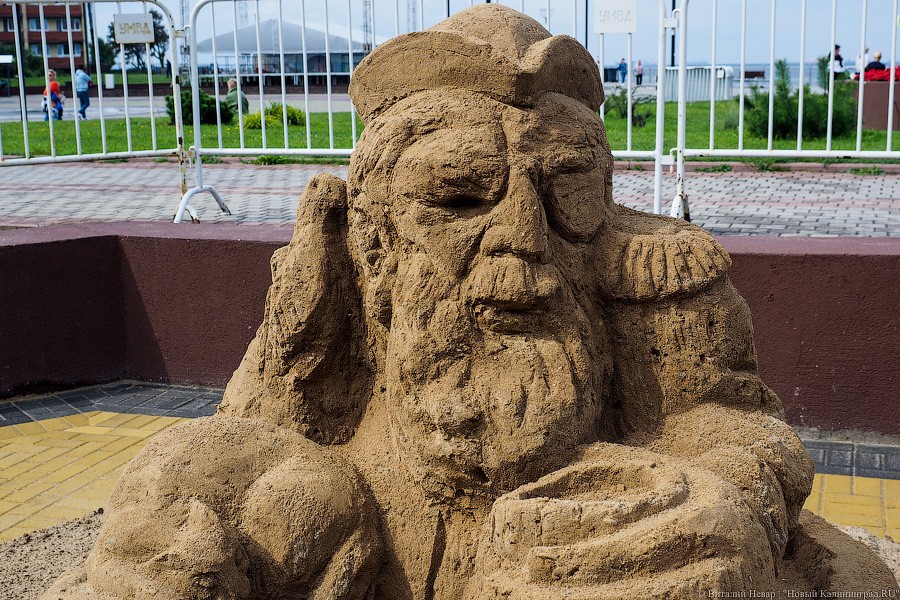 Со дна моря: в Зеленоградске сделали 5 скульптур из песка