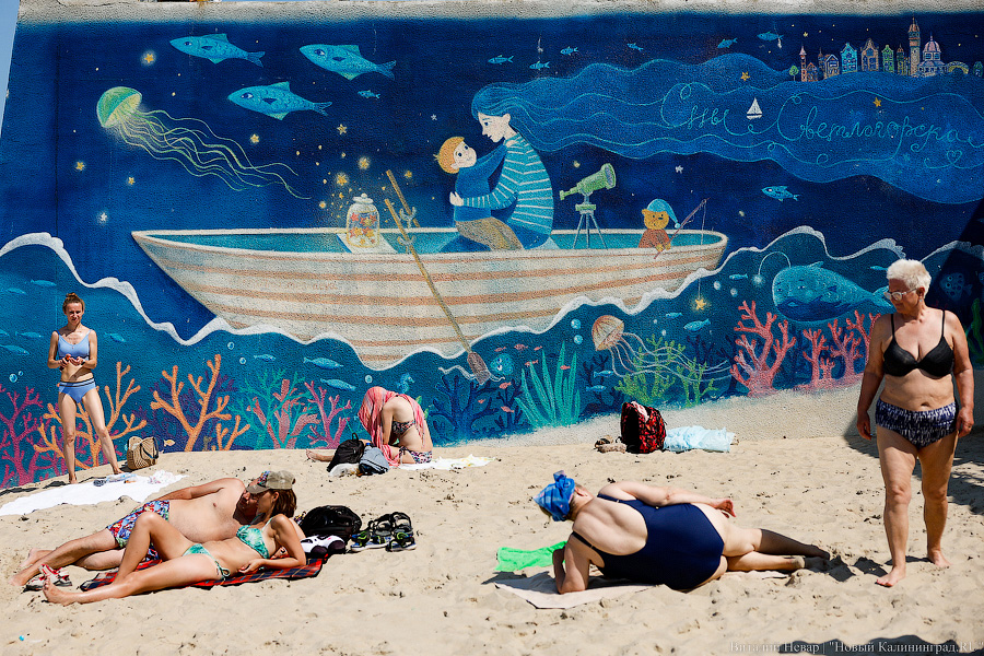 Забор поставили, люди остались: в Светлогорске перекрыли часть променада и пляжа (фото)