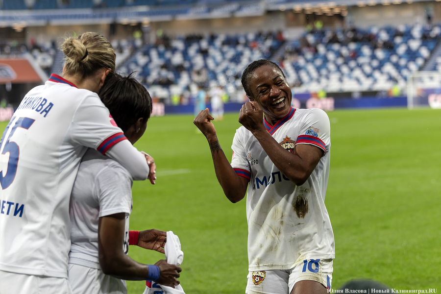 «Дерби двух столиц»: как футболистки ЦСКА обыграли «Зенит» на «Ростех Арене» (фото)