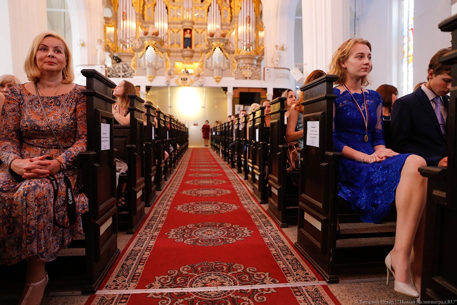 Золотые дети: в Кафедральном соборе поздравили калининградских отличников