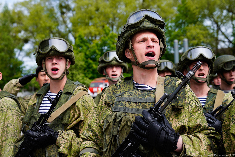 Пушки и «мини-Петр»: в Балтийске прошёл парад в честь Дня Балтфлота (фото)