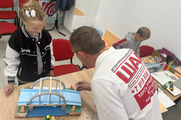 Архитектурная школа приглашает детей на мастер-класс «Мы строим на Луне»