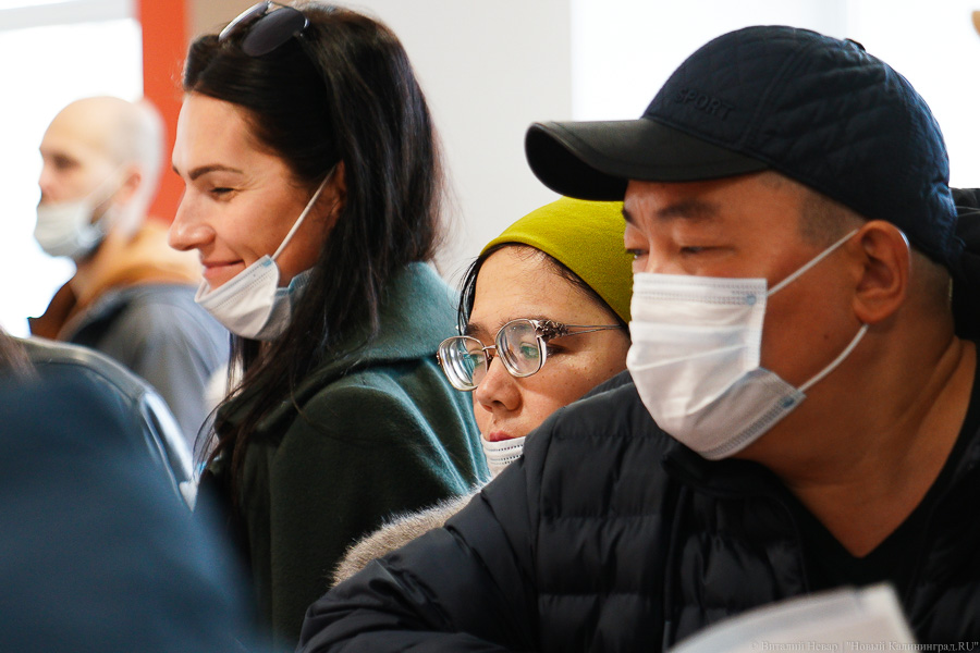 Вне зоны ковид-фри: что происходит в МФЦ на площади Победы после новых ограничений