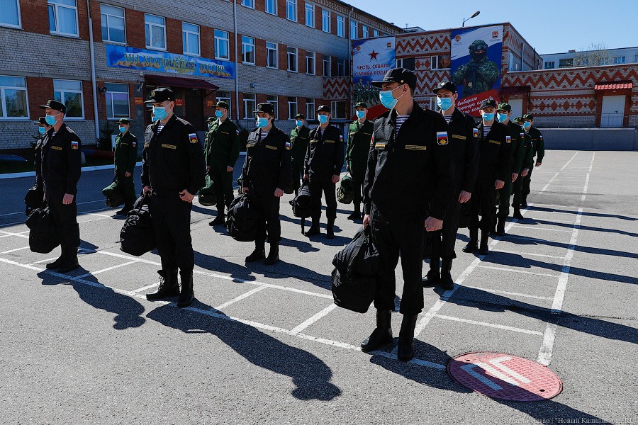 Масочный призыв: Балтфлот отправил первую команду новобранцев в воинские части