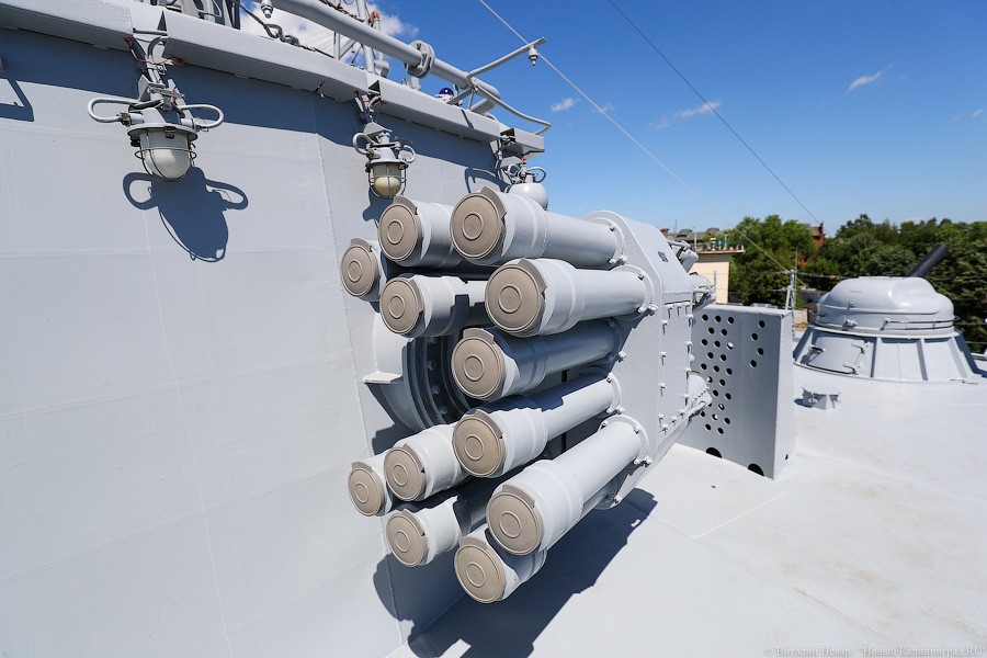 Трудный путь во флот: на БДК «Иван Грен» подняли Андреевский флаг