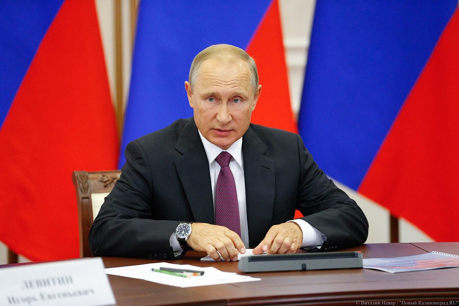 Песков рассказал, сколько Путин еще будет работать на «удаленке»