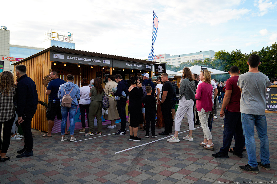 Взять в руку и есть: у Дома Советов прошел городской пикник Kaliningrad Street Food
