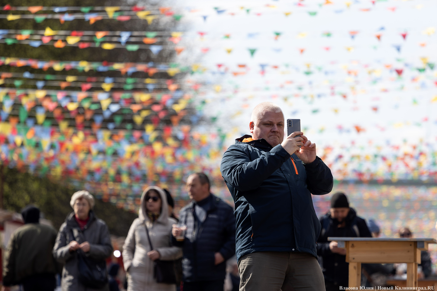 Стритфуд-музей: на острове Канта открылась майская ярмарка «еды и музыки»