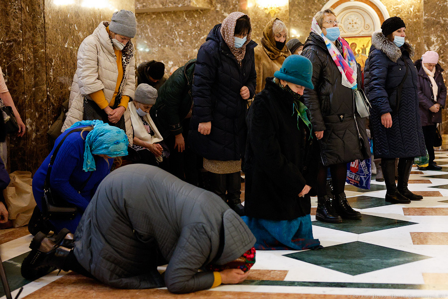 Без проруби, но с литургией: в Храме Христа Спасителя провели праздничную службу (фото)